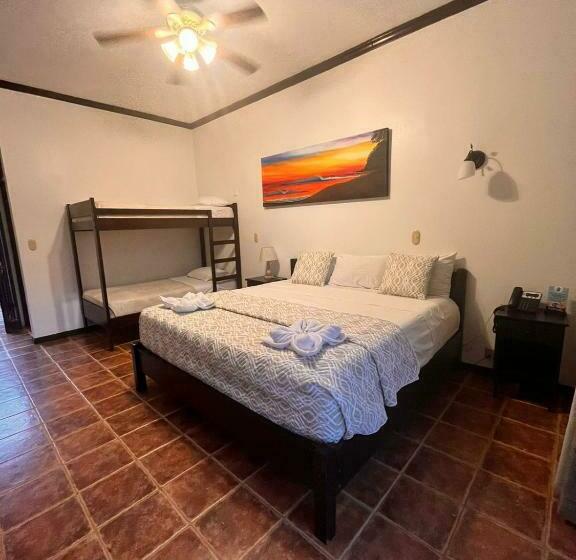 4인용 스탠다드 룸, The Backyard Beachfront