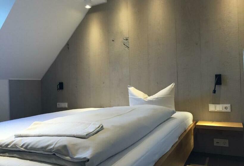 带大床的豪华间, Landhotel Gasthof Willecke