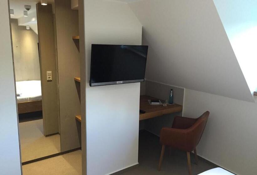 带大床的高级房间, Landhotel Gasthof Willecke