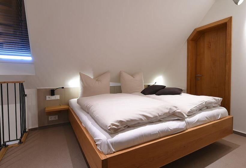 带大床的豪华间, Landhotel Gasthof Willecke