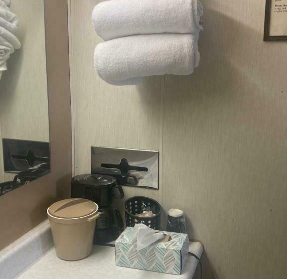 标准间, Paxton Inn Motel