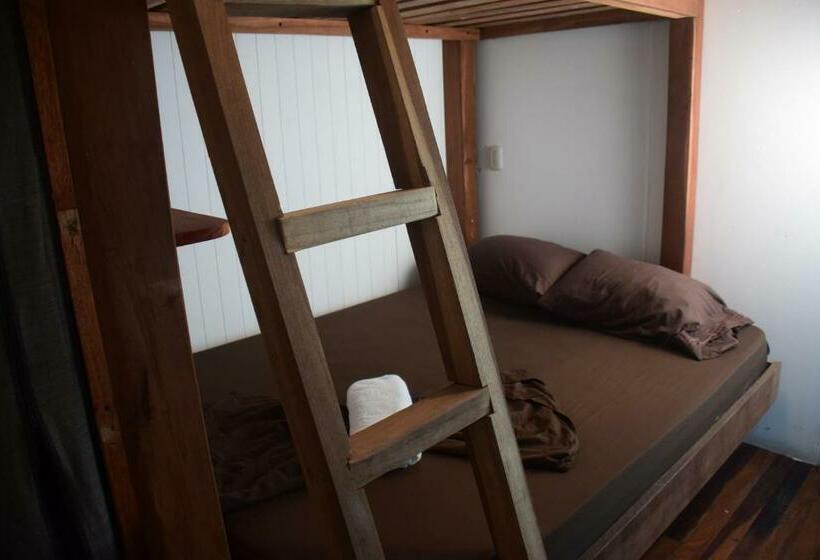 스탠다드 트리픔 룸 공동욕실, Playa 506 Beachfront Hostel