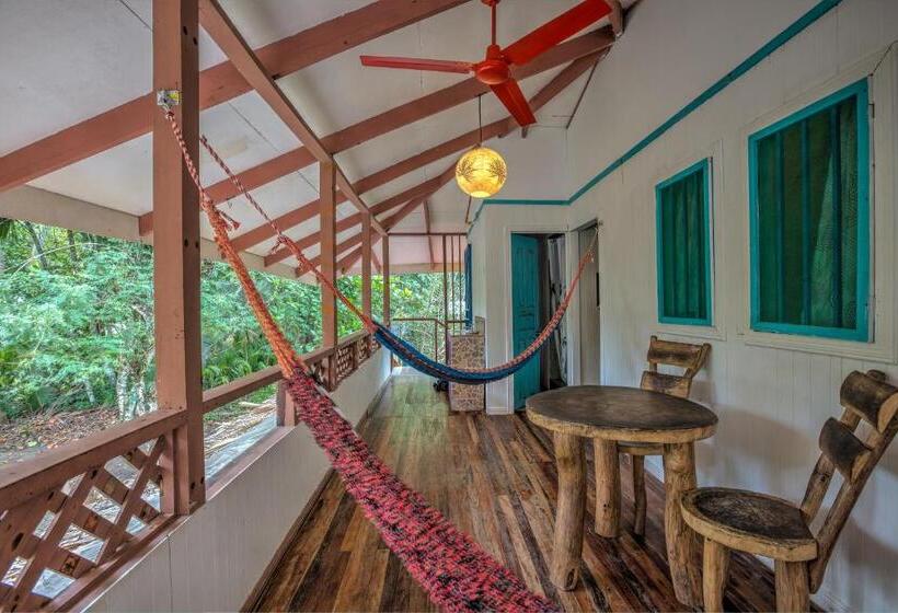 스탠다드 트리픔 룸 공동욕실, Playa 506 Beachfront Hostel