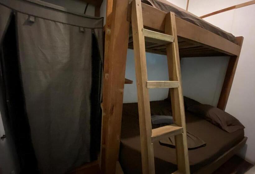 스탠다드 트리픔 룸 공동욕실, Playa 506 Beachfront Hostel