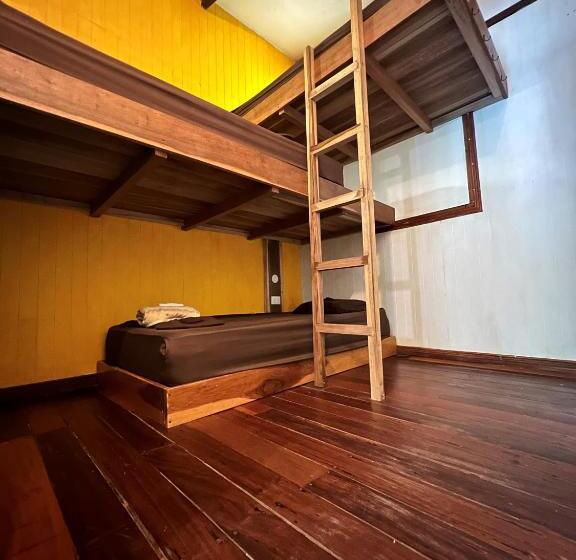 스탠다드 트리픔 룸 공동욕실, Playa 506 Beachfront Hostel