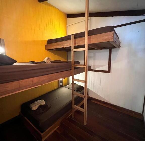 스탠다드 트리픔 룸 공동욕실, Playa 506 Beachfront Hostel