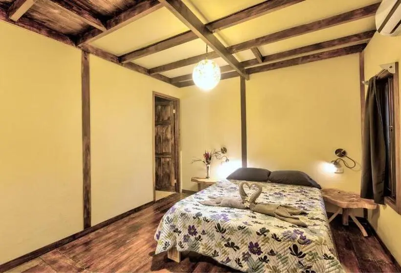 سوییت جونیور با بالکن, Playa 506 Beachfront Hostel