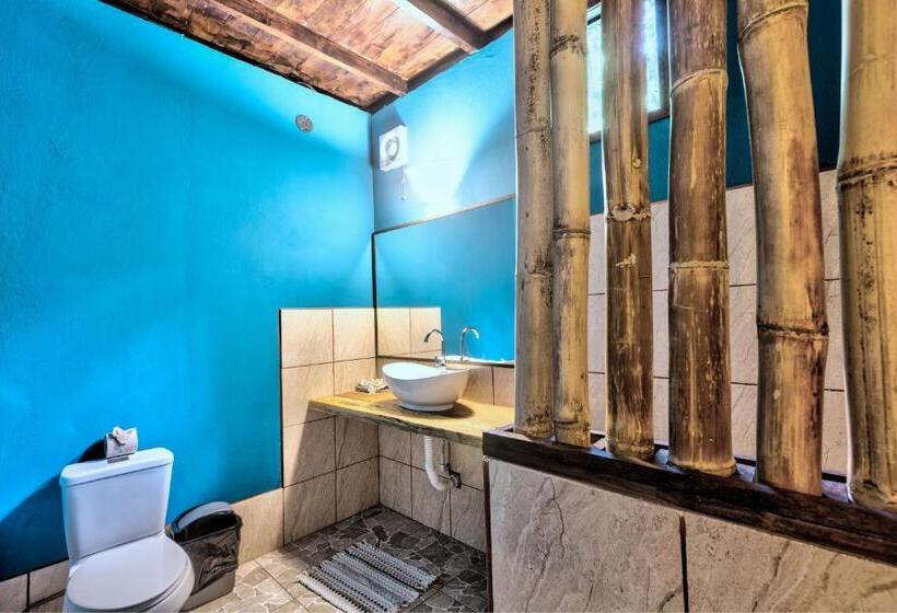 Полулюкс с Балконом, Playa 506 Beachfront Hostel