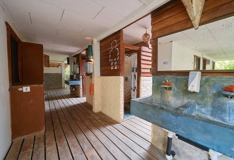 Кровать в Многоместном Номере с Общей Ванной, Playa 506 Beachfront Hostel