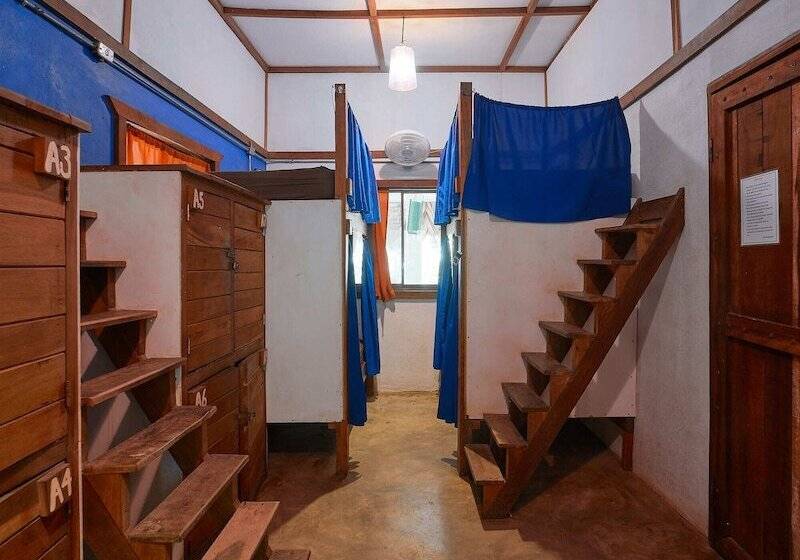 공용 욕실 구비 공동 객실 내의 침대, Playa 506 Beachfront Hostel