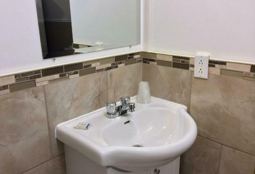 Четырехместный Номер Классик, Auberge Du Lac Beauchamp