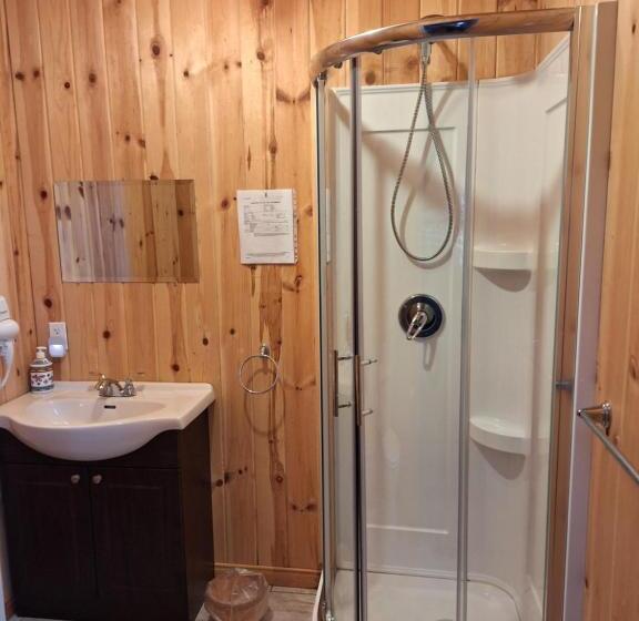 חדר סטנדרט, Auberge Le P Tit Bonheur   Hostel