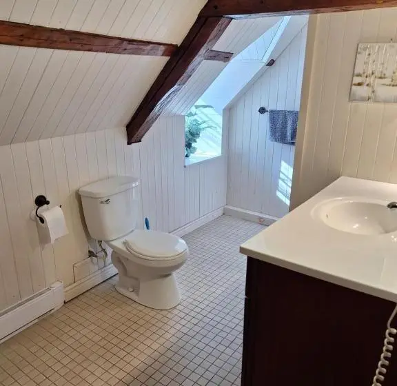スタンダードトリプルルーム, Auberge Le P Tit Bonheur Hostel