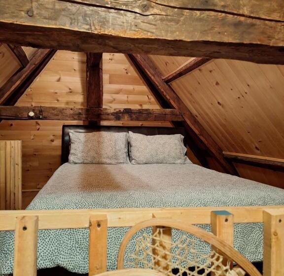 غرفة قياسية ثلاثية, Auberge Le P Tit Bonheur   Hostel