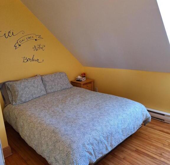 חדר סטנדרט חדר אמבטיה משותף, Auberge Le P Tit Bonheur   Hostel