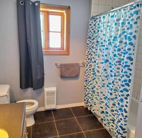 庭の見える1ベッドルームアパートメント, Auberge Le P Tit Bonheur Hostel