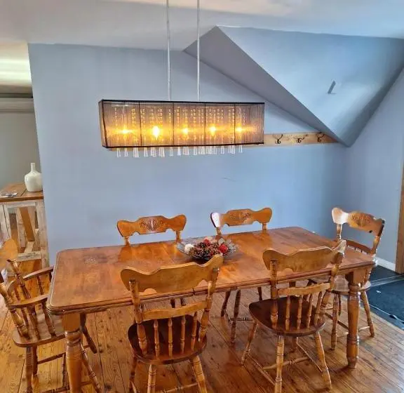 庭の見える1ベッドルームアパートメント, Auberge Le P Tit Bonheur Hostel