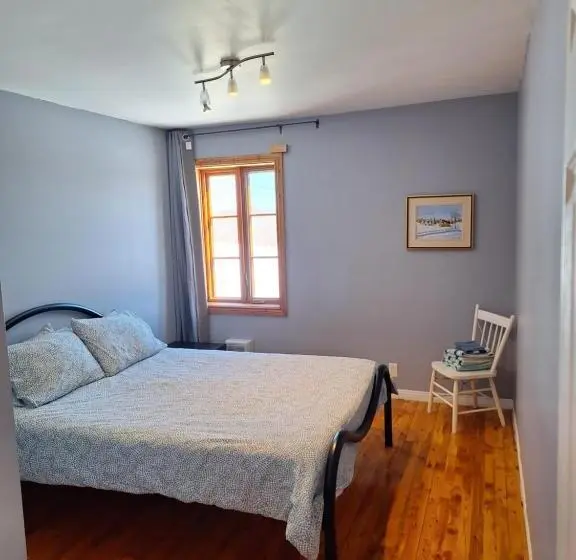 庭の見える1ベッドルームアパートメント, Auberge Le P Tit Bonheur Hostel