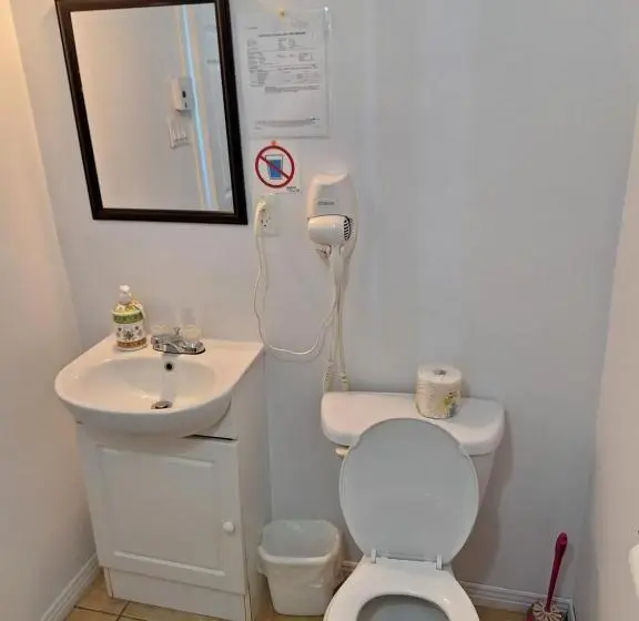 ファミリールーム, Auberge Le P Tit Bonheur Hostel