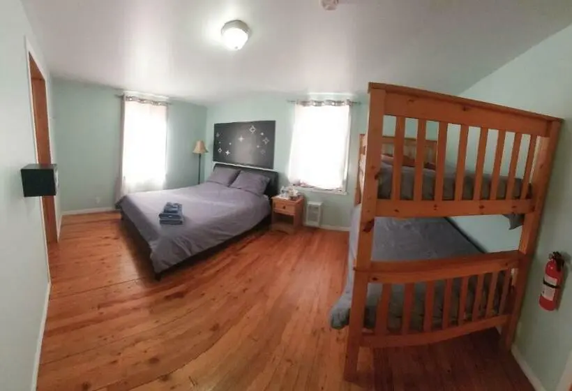 スタンダードルーム, Auberge Le P Tit Bonheur Hostel