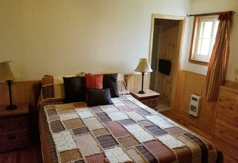 スタンダードルーム, Auberge Le P Tit Bonheur   Hostel
