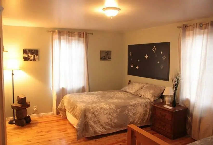 スタンダードルーム, Auberge Le P Tit Bonheur Hostel