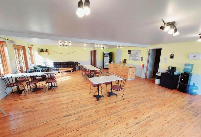 חדר סטנדרט חדר אמבטיה משותף, Auberge Le P Tit Bonheur   Hostel