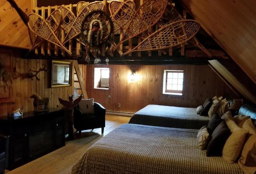 Номер Стандарт Трехместный, Auberge Le P Tit Bonheur   Hostel