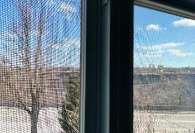 اتاق لوکس با تخت بزرگ, Bedham Hall B&b