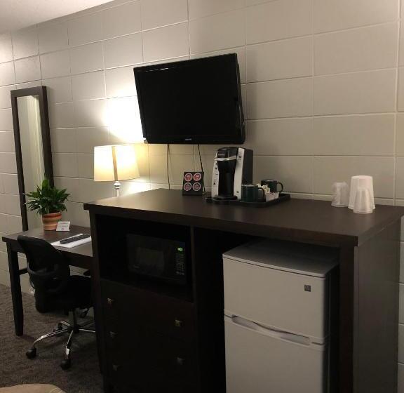 غرفه قياسيه سريرين مزدوجين, Capri Motor Inn