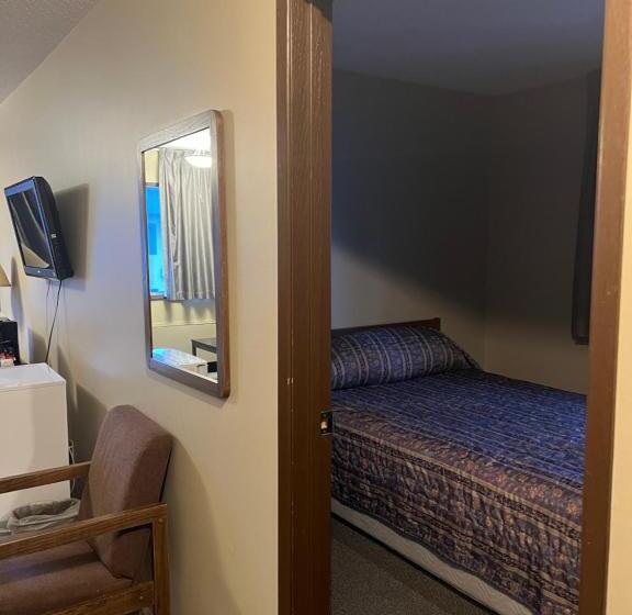 غرفة قياسية ثلاثية, Capri Motor Inn