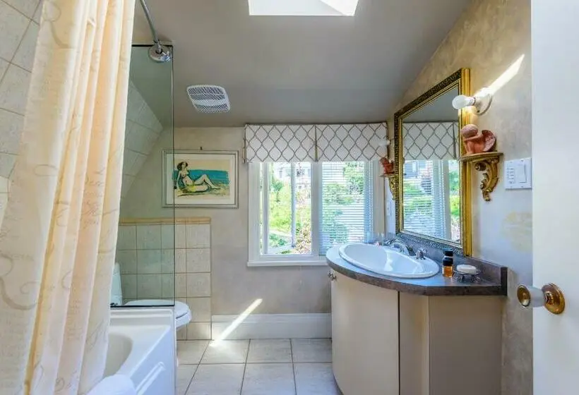 سوییت با چشم‌انداز دریا, Crystal S View Bed & Breakfast