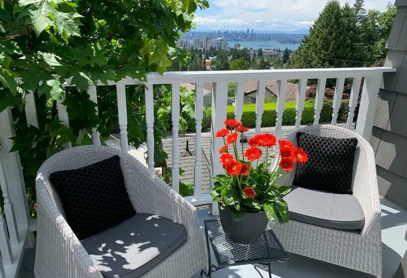 オーシャンビュースイート, Crystal S View Bed & Breakfast