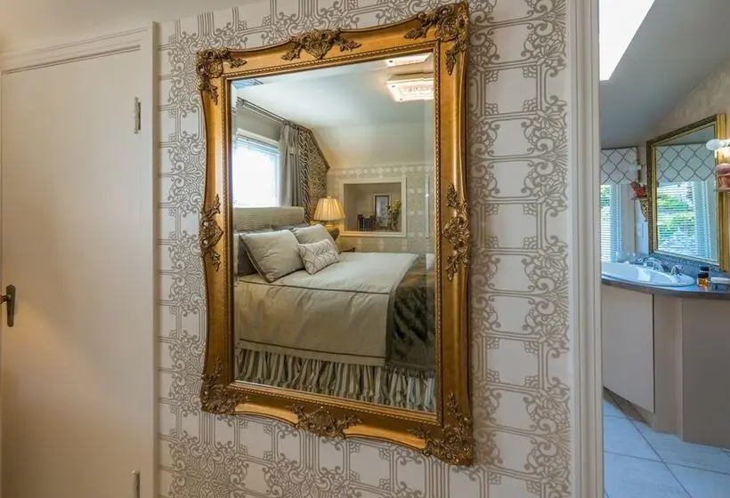 سوییت با چشم‌انداز دریا, Crystal S View Bed & Breakfast