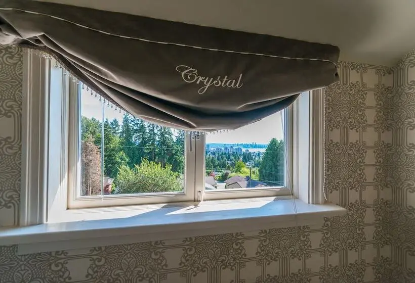سوییت با چشم‌انداز دریا, Crystal S View Bed & Breakfast