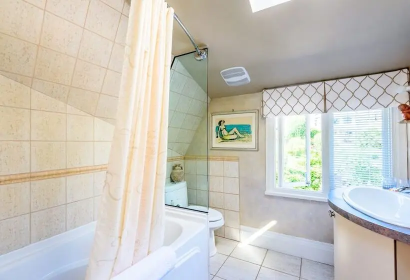 سوییت با چشم‌انداز دریا, Crystal S View Bed & Breakfast
