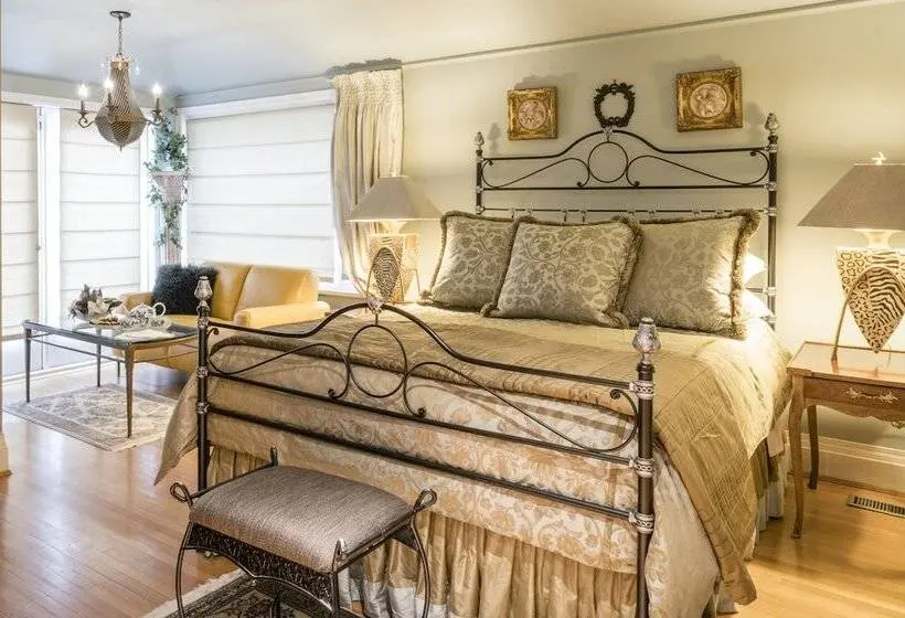 سوییت لوکس, Crystal S View Bed & Breakfast