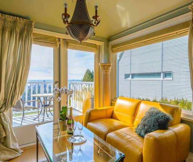 Люкс Повышенной Комфортности, Crystal S View Bed & Breakfast