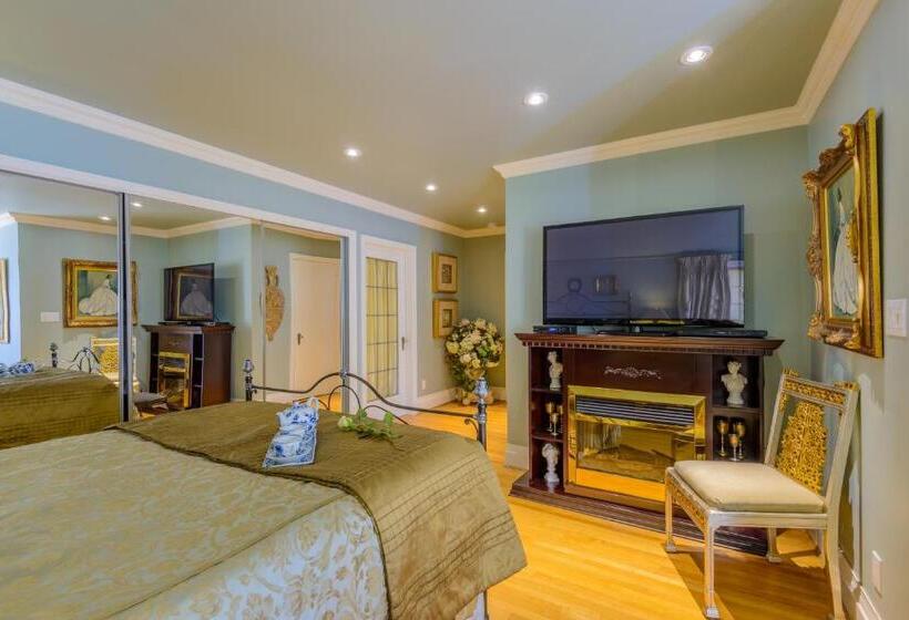 Люкс Deluxe Вид на Море, Crystal S View Bed & Breakfast