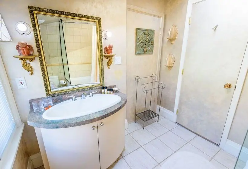 سوییت با چشم‌انداز دریا, Crystal S View Bed & Breakfast