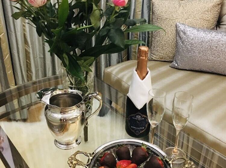 デラックススイート, Crystal S View Bed & Breakfast