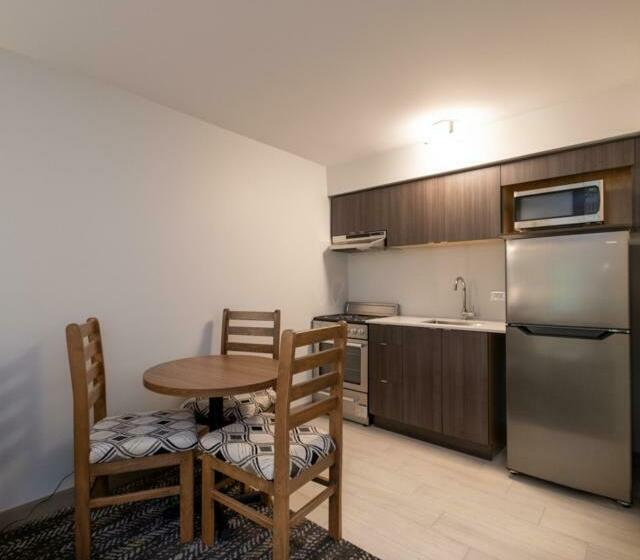 Люкс 2 Спальни, George Point Inn