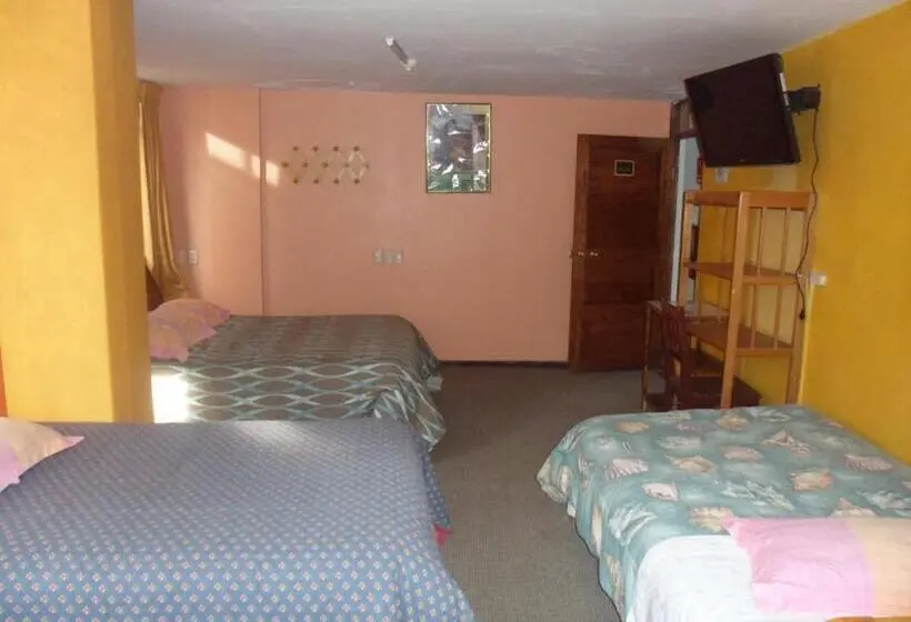 スタンダード4人部屋, Hostal Virgen De Las Nieves Ii