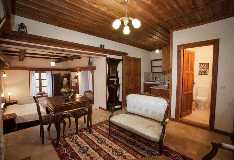 إستوديو قياسى, Hoyran Wedre Country Houses