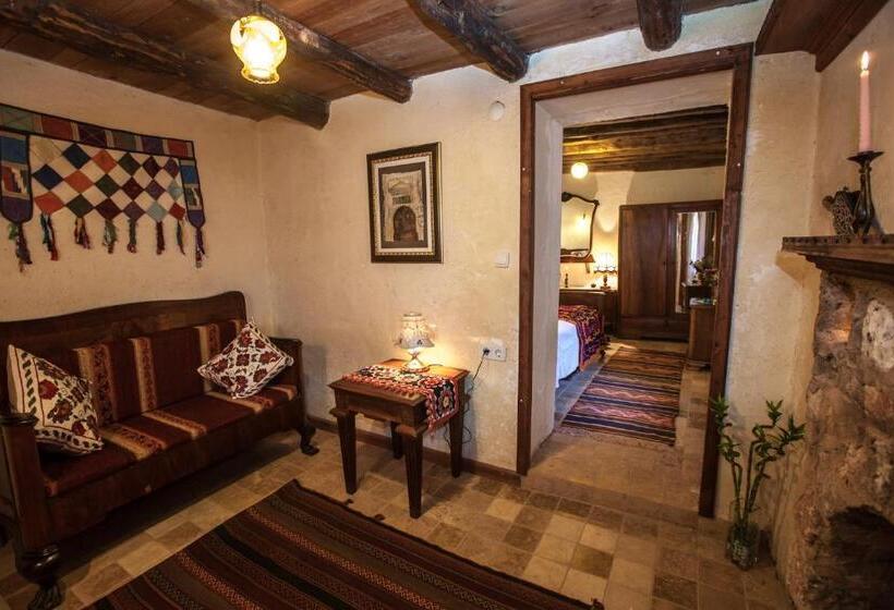 جناح جونيور, Hoyran Wedre Country Houses