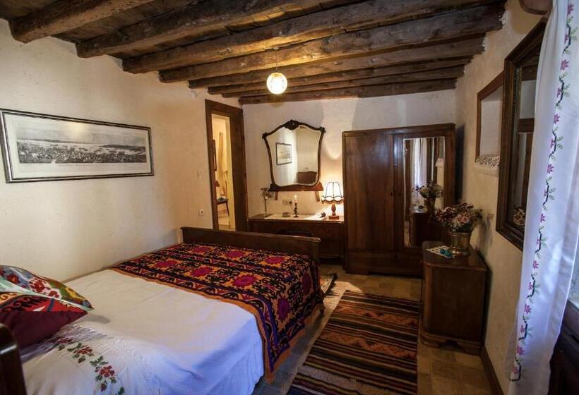 جناح جونيور, Hoyran Wedre Country Houses