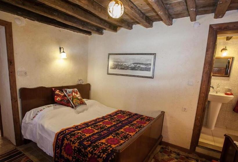 جناح جونيور, Hoyran Wedre Country Houses