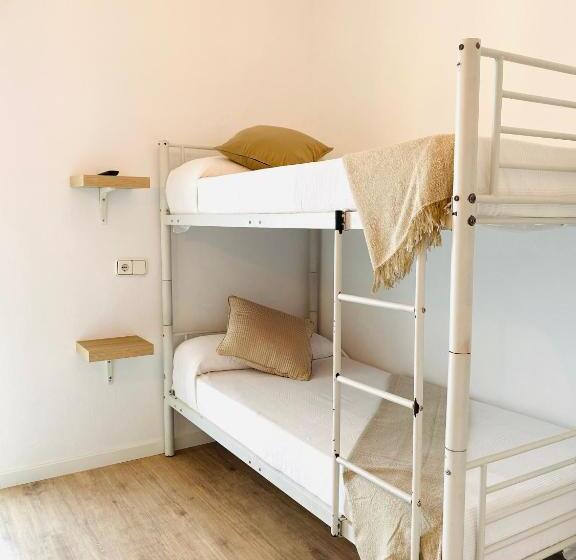 스탠다드 룸 (2층침대, 공동욕실), La Bartola Guesthouse