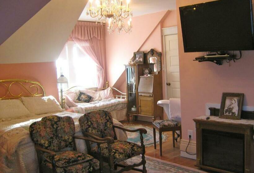 סוויטה עם ג'קוזי, Wakamow Heights Bed And Breakfast