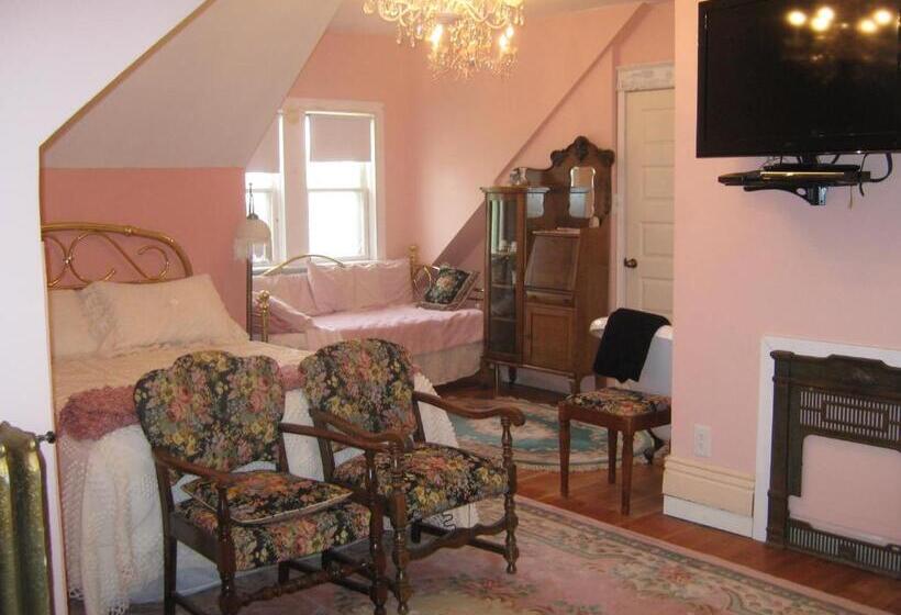 סוויטה עם ג'קוזי, Wakamow Heights Bed And Breakfast